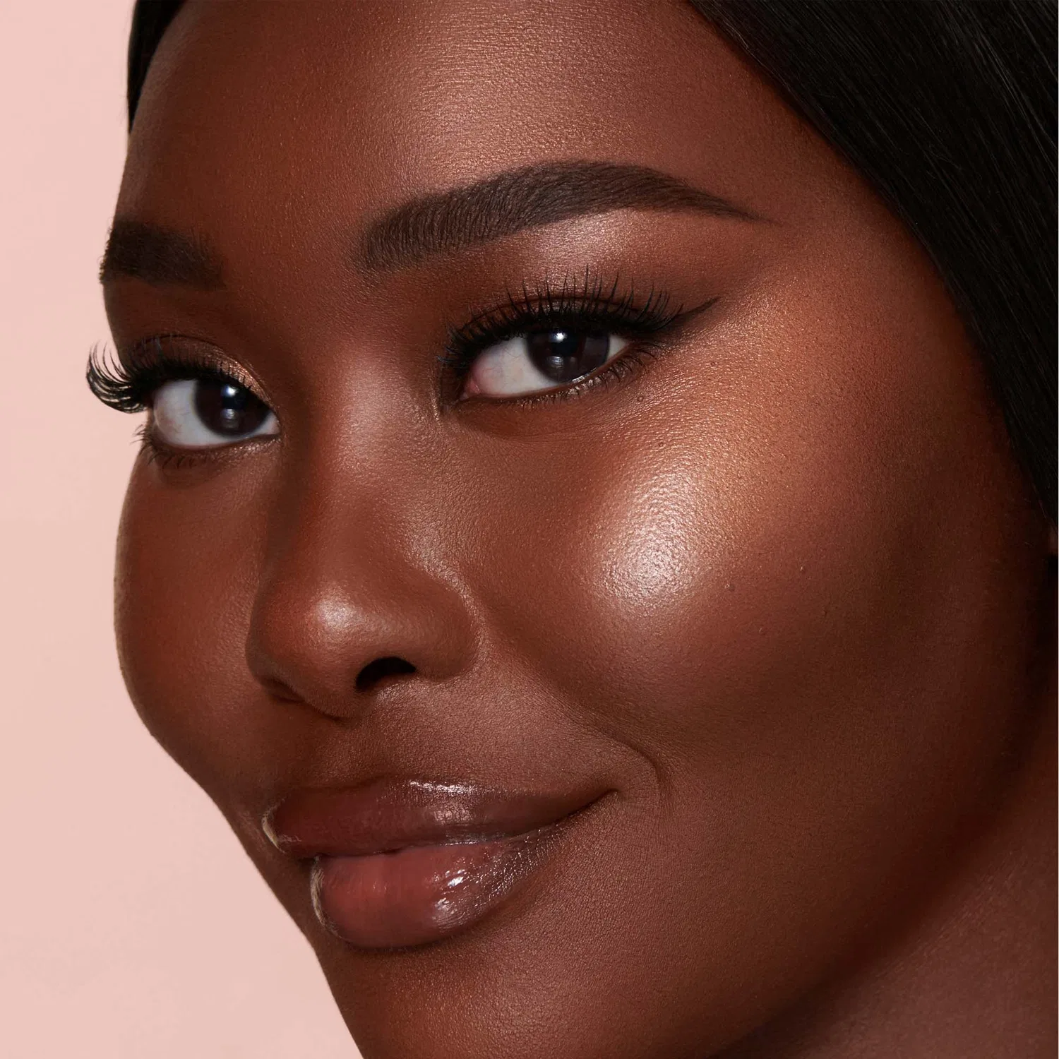 Жидкий хайлайтер Beauty Light Wand Charlotte Tilbury, Pillow Talk Medium — фото 2