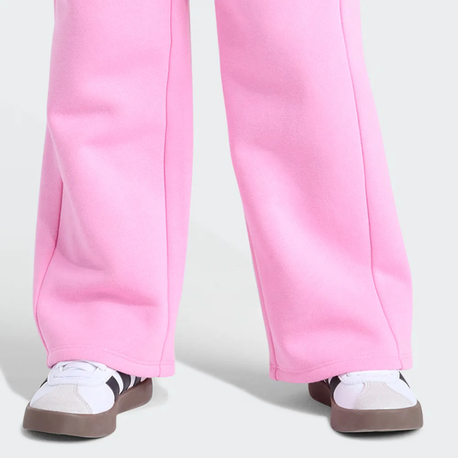 Детский флисовый комплект из худи и широких брюк Minimal Logo Adidas Sportswear, St Tropic Bloom — фото 4