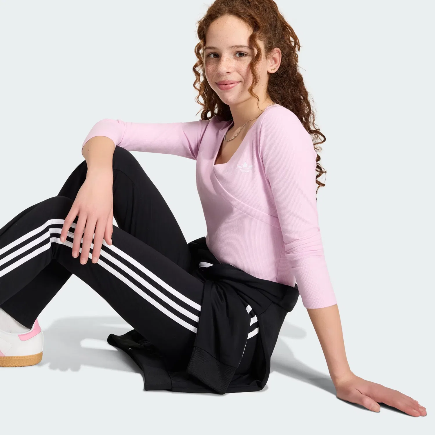 Футболка Adidas Originals розового цвета — фото 4