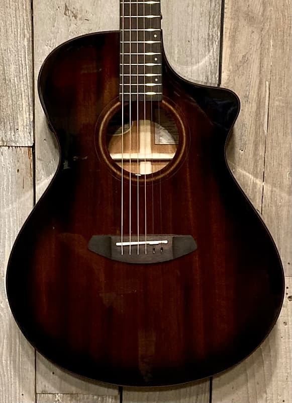 

Breedlove Wildwood Concert Suede CE с чехлом, доставка очень быстрая! Wildwood Concert CE