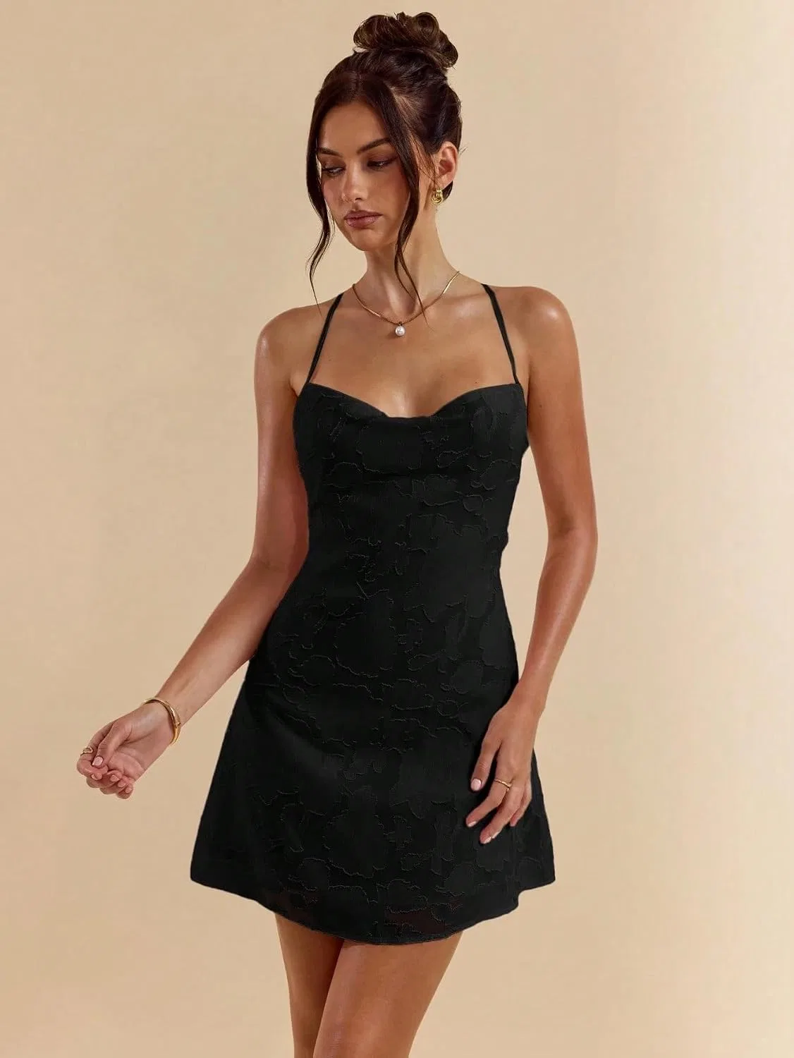 Женское мини-платье с открытой спиной и бантом, Black — фото 4