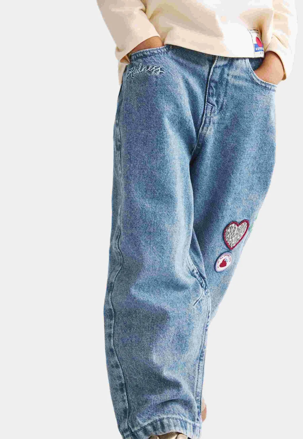 Джинсы Badge с прямыми штанинами (2-8 лет). Унисекс Marks & Spencer, Denim — фото 2