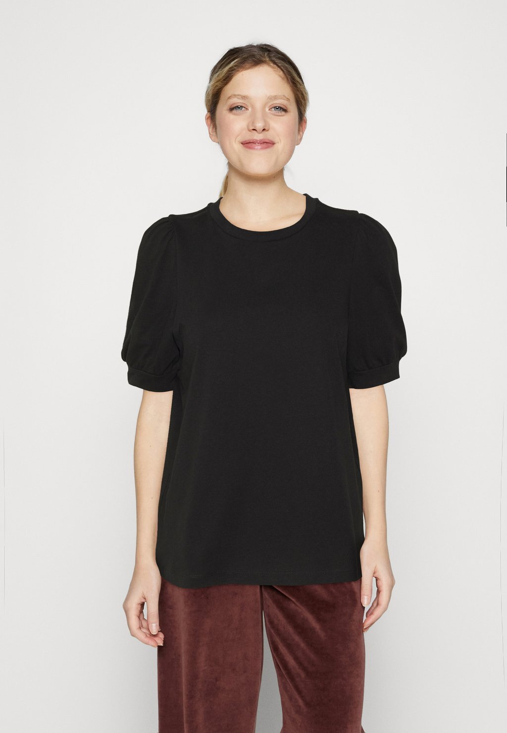 

Базовая футболка Vero Moda, черный