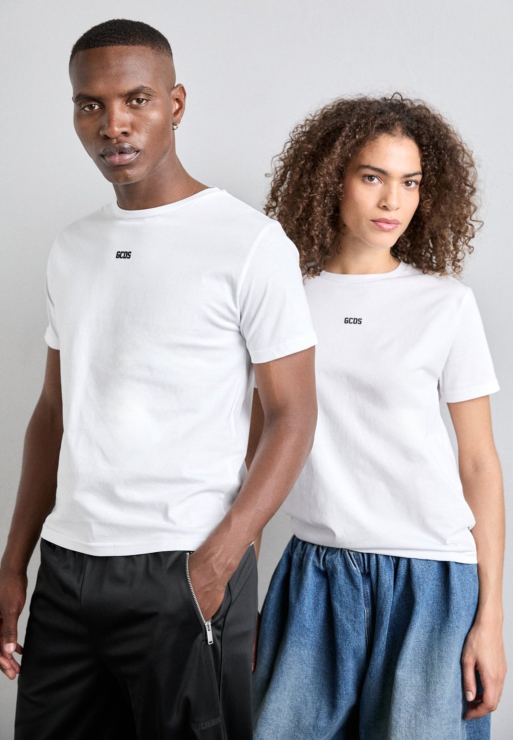 

Базовая футболка LOGO REGULAR UNISEX GCDS, серый