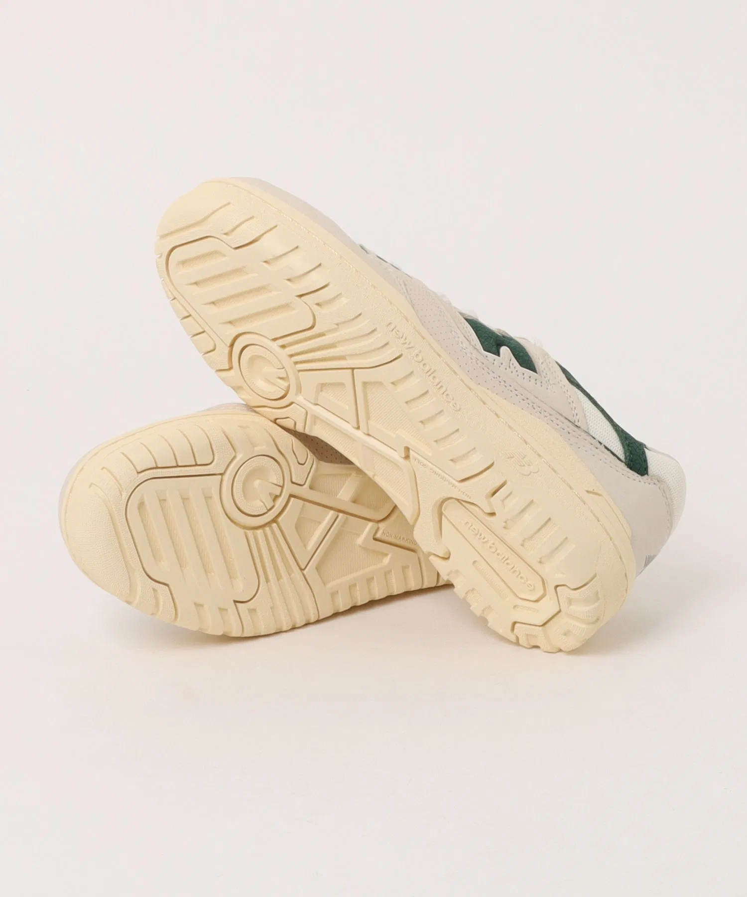 Мужские кроссовки из натуральной кожи BB550LGR New Balance белые — фото 3