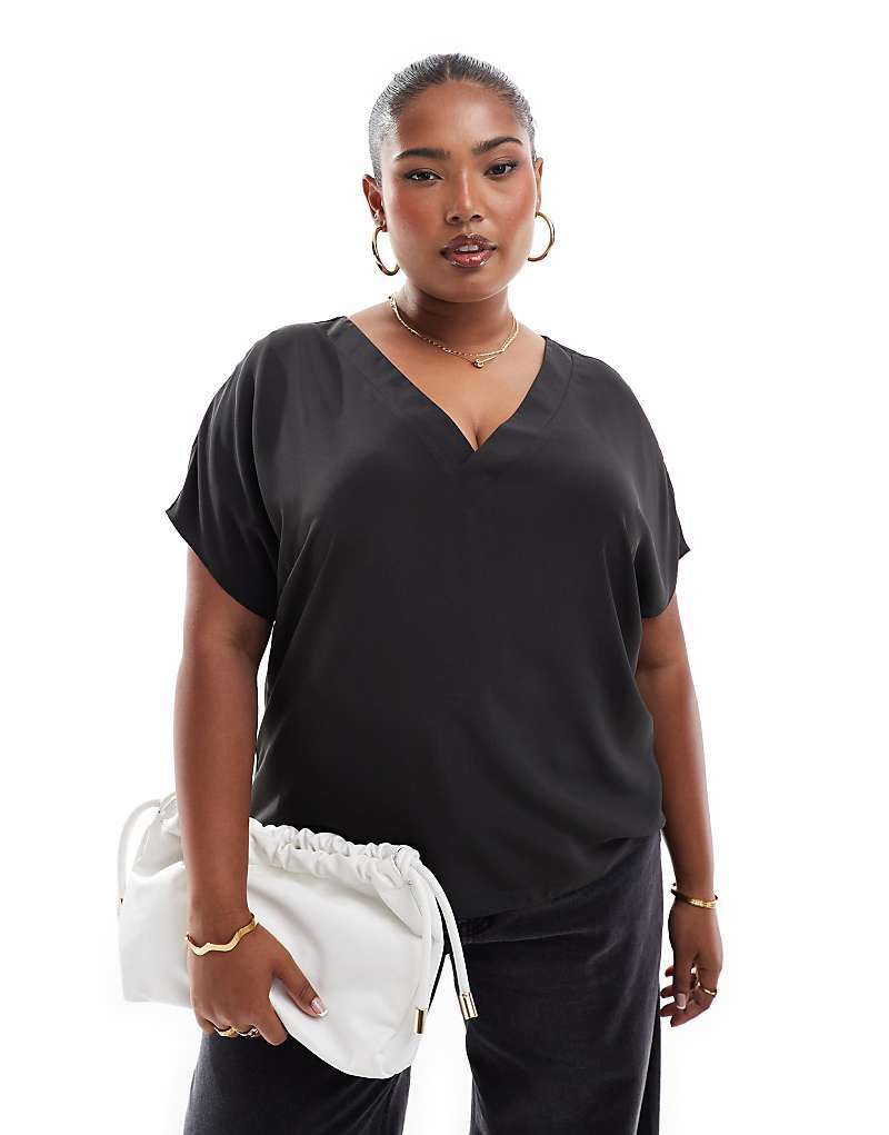 

Черный укороченный топ с V-образным вырезом и короткими рукавами ASOS DESIGN Curve