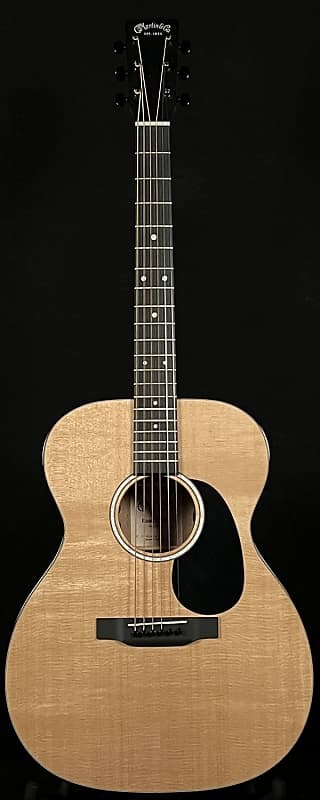 

Martin Guitars Road Series 000-12E