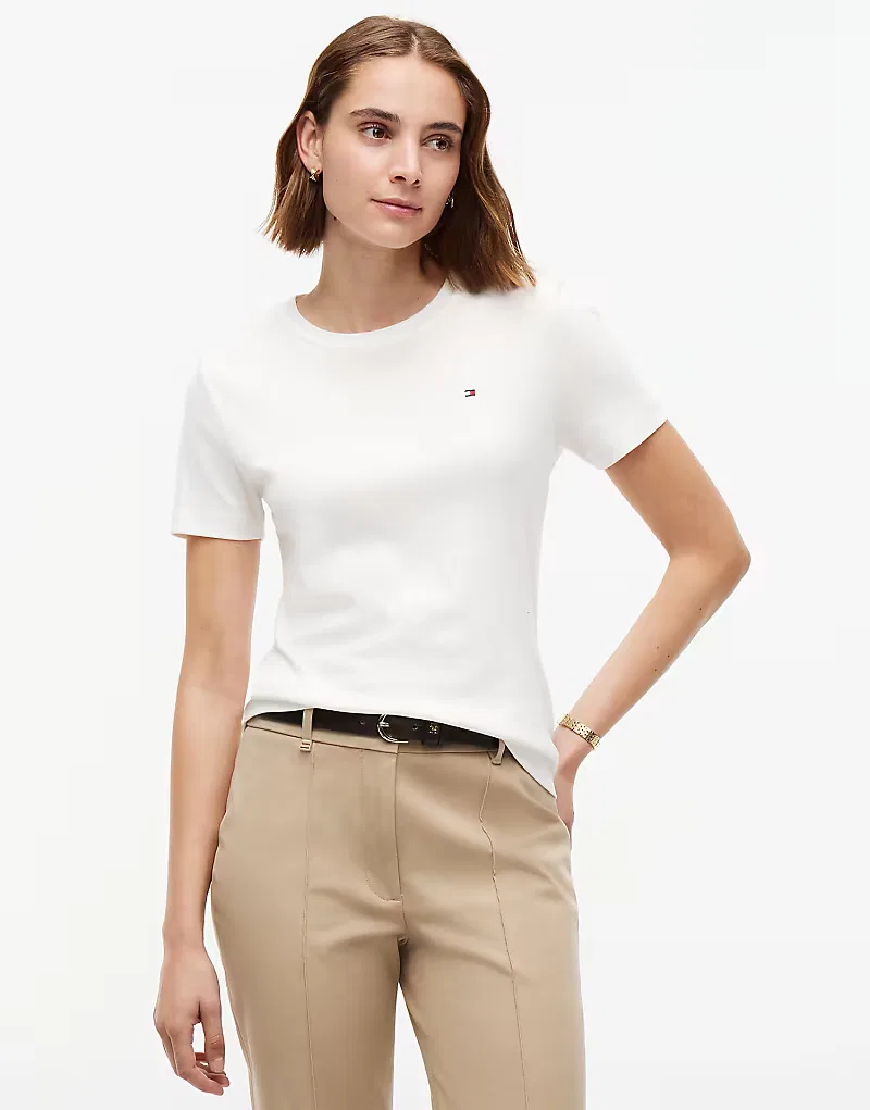Облегающая футболка Tommy Hilfiger с вышивкой флага и круглым вырезом, экрю