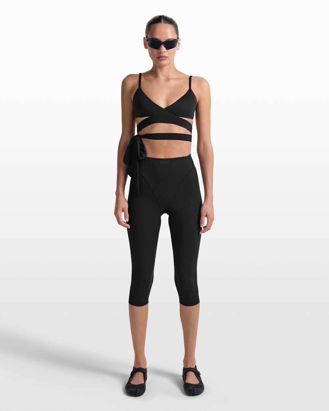 

Спортивный бюстгальтер Nike x SKIMS Matte Women's Wrap, черный