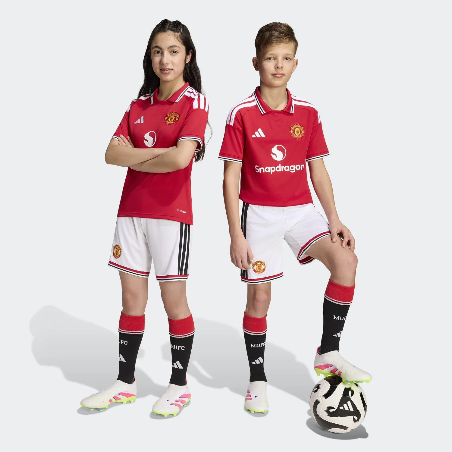 Спортивные шорты Adidas Performance Regular Workout Pants Manchester United 26/27 белого цвета — фото 3