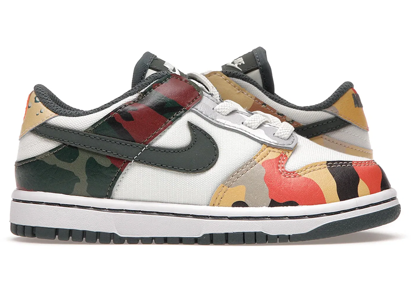 Детские кроссовки с мультикамуфляжным принтом Nike Dunk Low Nike, Sail/Vintage Green-Total Orange-White