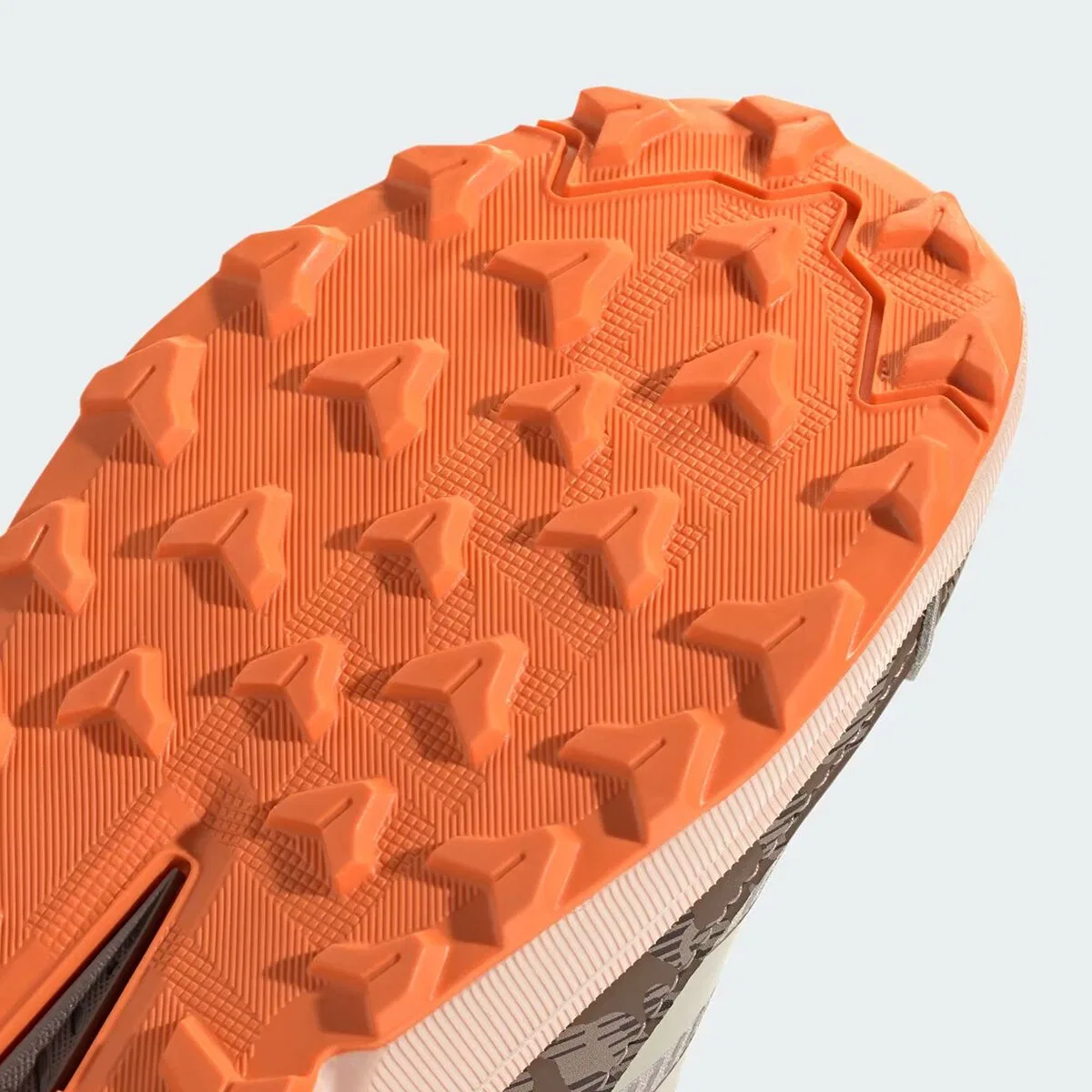 Детские походные ботинки для мальчиков Adidas Terrex Trailmaker 2 CP, Wonder Taupe/Wonder Alumina/Trace Brown — фото 2
