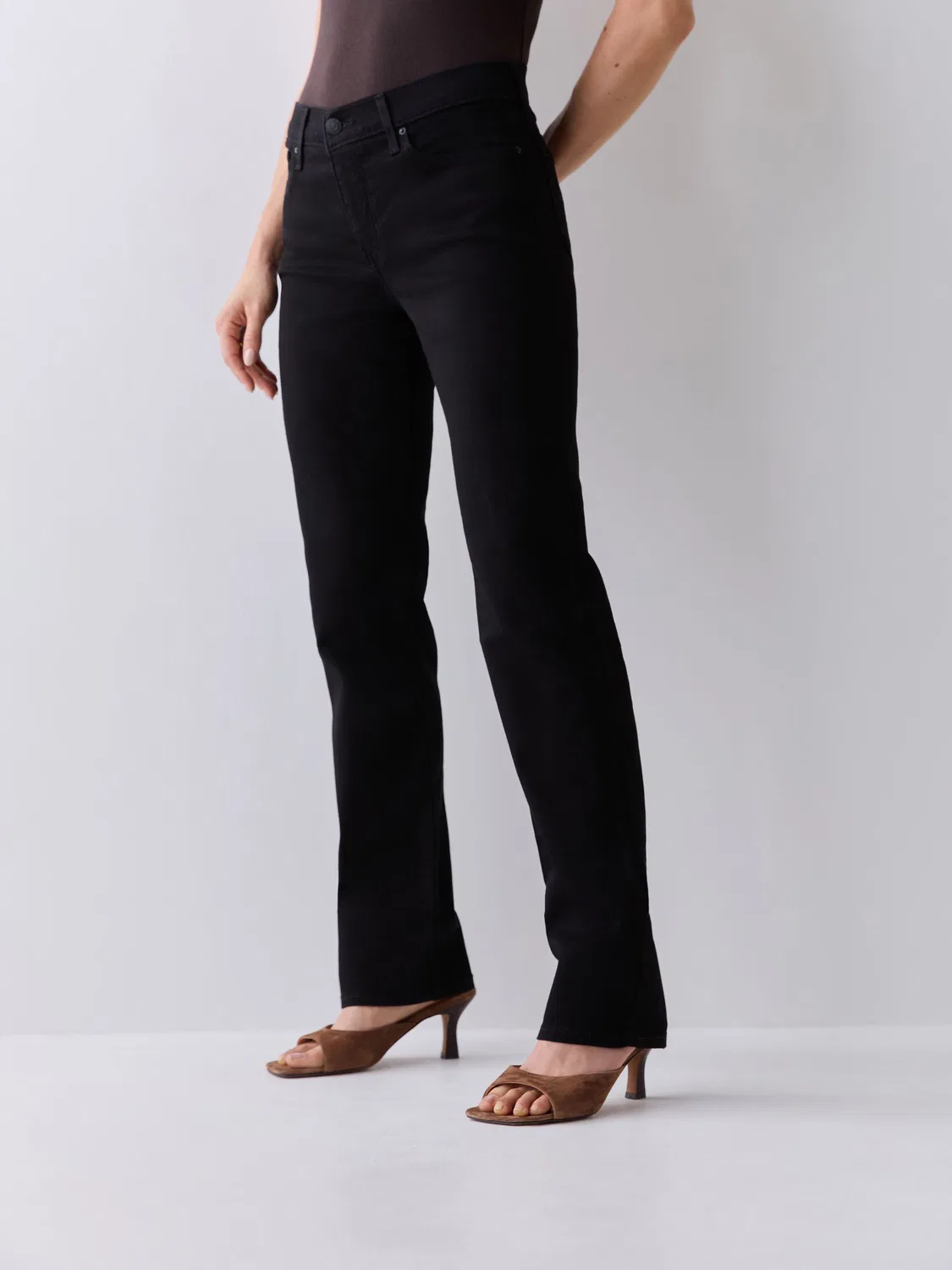 Черные моделирующие прямые джинсы Levi's Soft Black 311 — фото 3