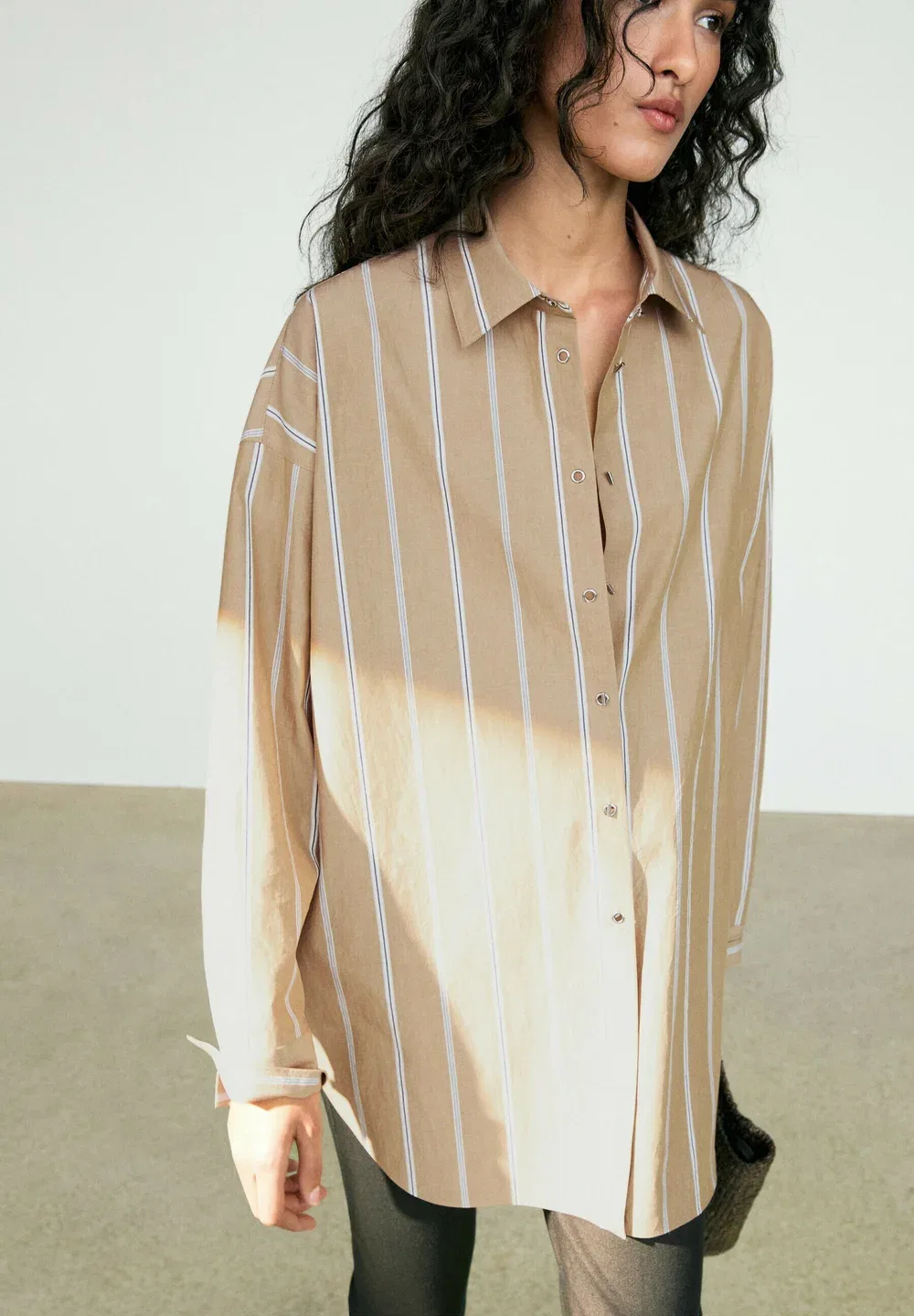 Рубашка в полоску с пуговицами - блузка на пуговицах Massimo Dutti, Dark Brown — фото 4