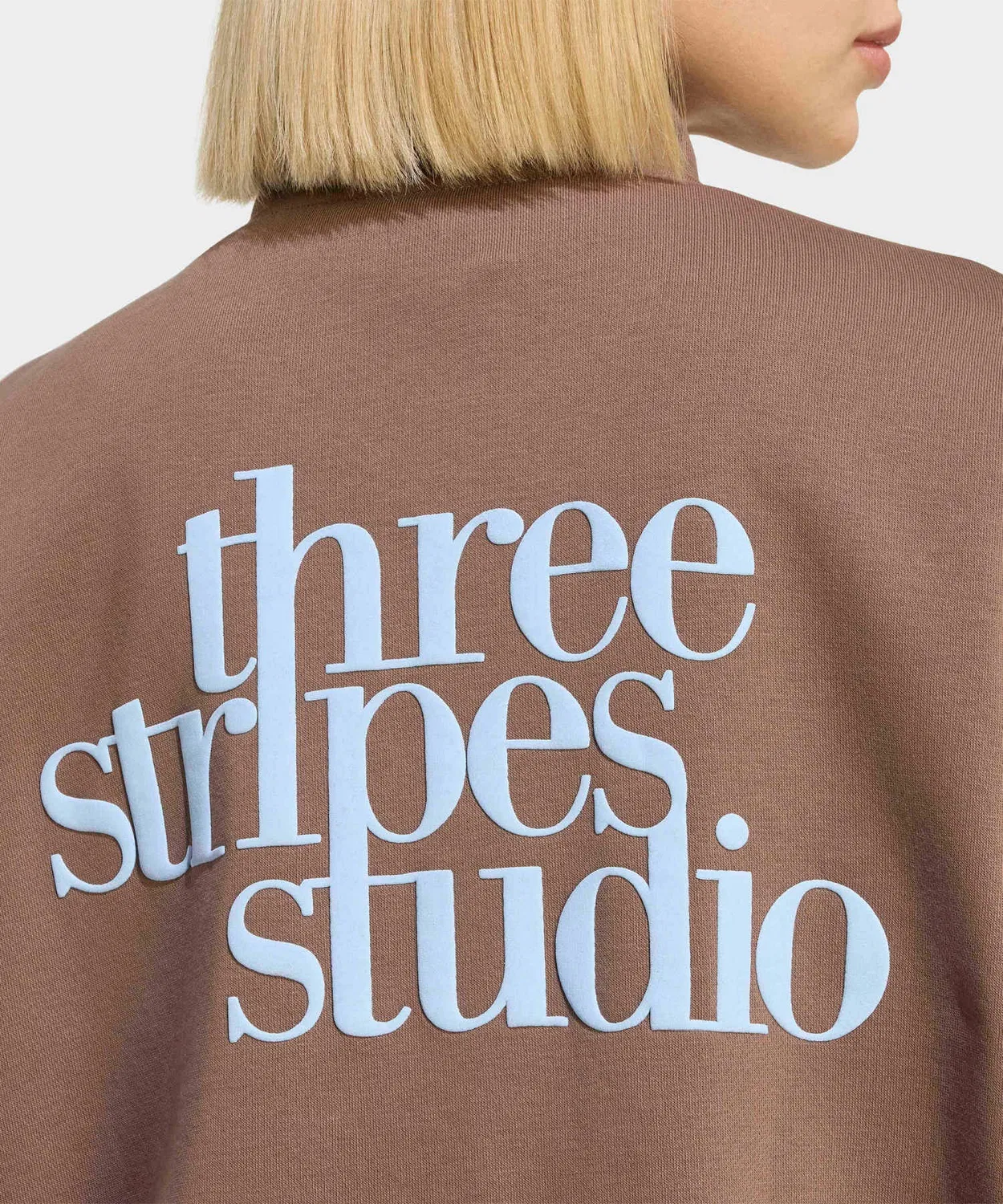 Женский лонгслив с принтом Three Stripes Studio Track Top Adidas, Brown — фото 4