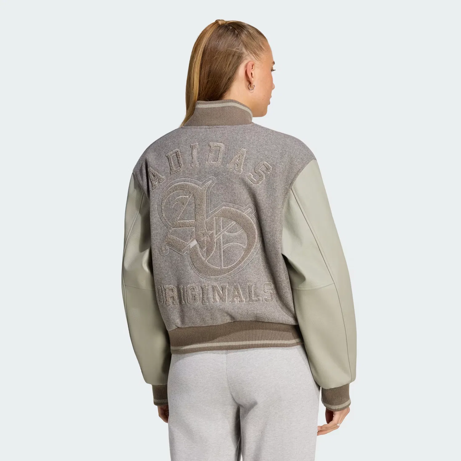 Женская куртка-бомбер оверсайз Varsity Jacket Adidas Originals, Branch/Silver Pebble — фото 2