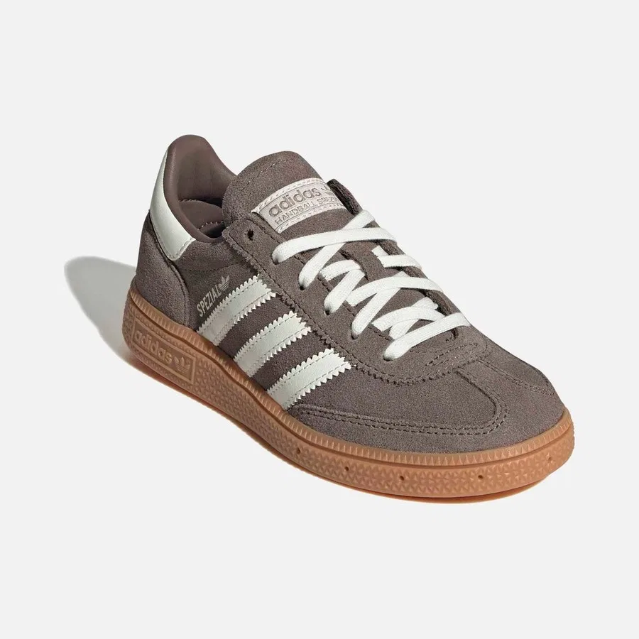 Детские спортивные кроссовки с замшевым верхом и тремя полосками Handball Spezial 3-Stripes adidas, Коричневый — фото 4