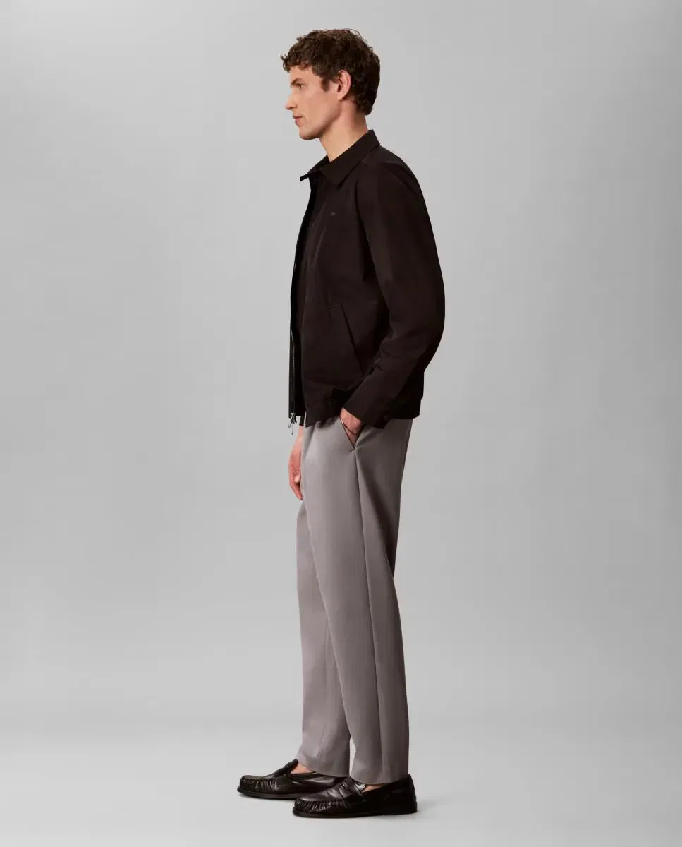 Мужские брюки из технического трикотажа со складками Calvin Klein, Gris — фото 4