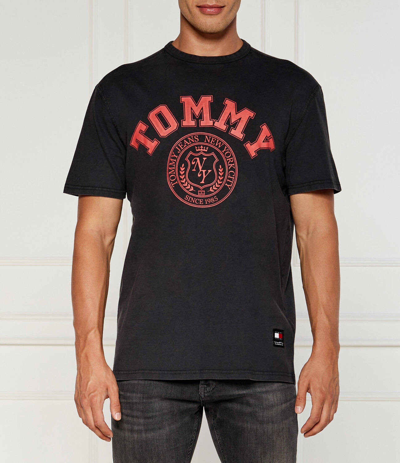 

Футболка Tommy Jeans Regular Fit, цвет grafite