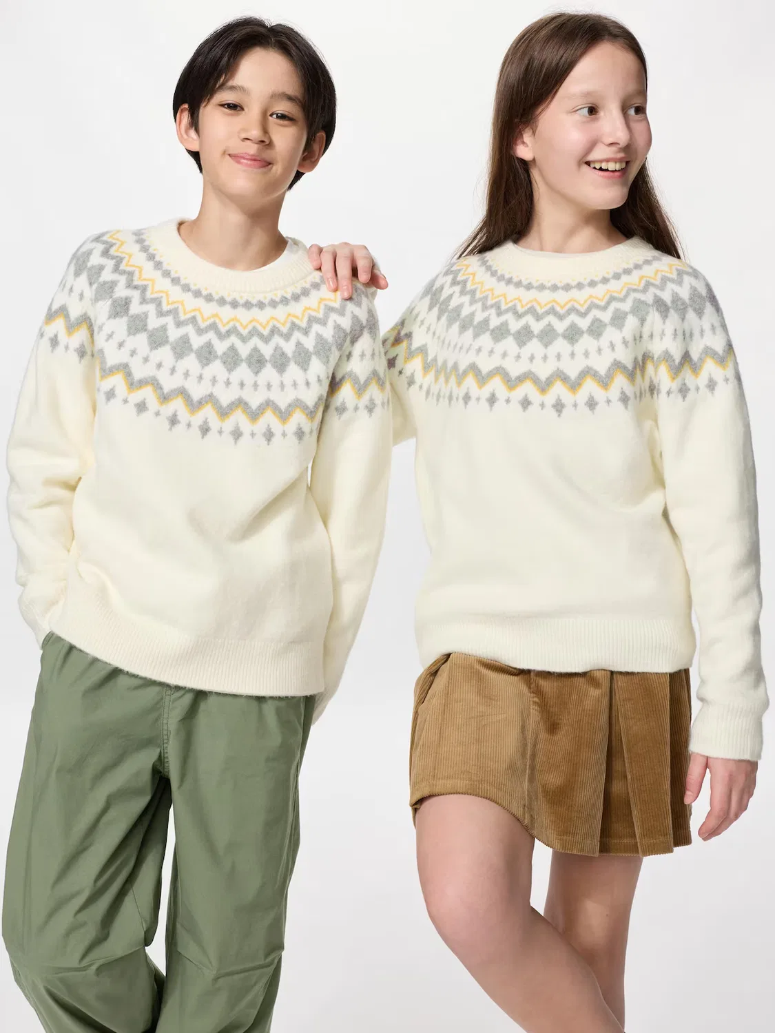 Свитер Uniqlo, из пряжи суфле, кремовый