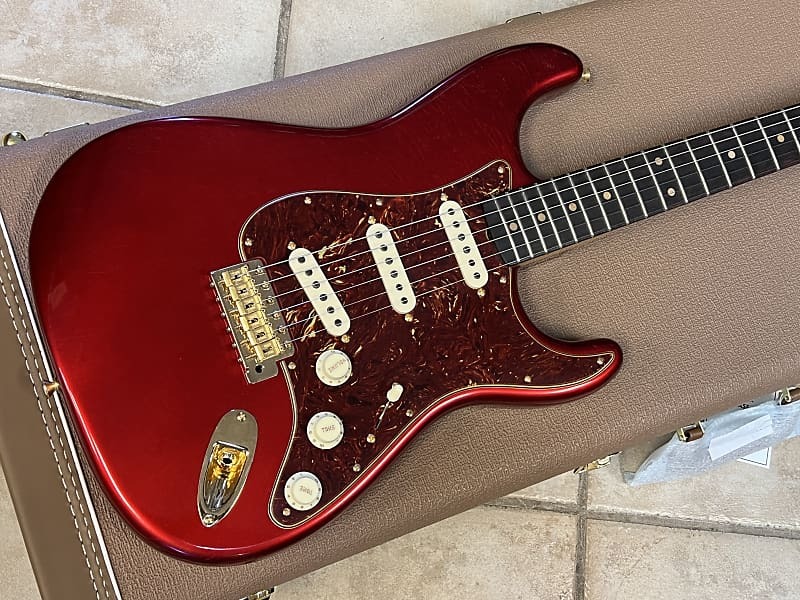 

Электрогитара 2023 Fender Custom Shop LTD 62 Stratocaster Closet Classic Aged Candy Apple Red