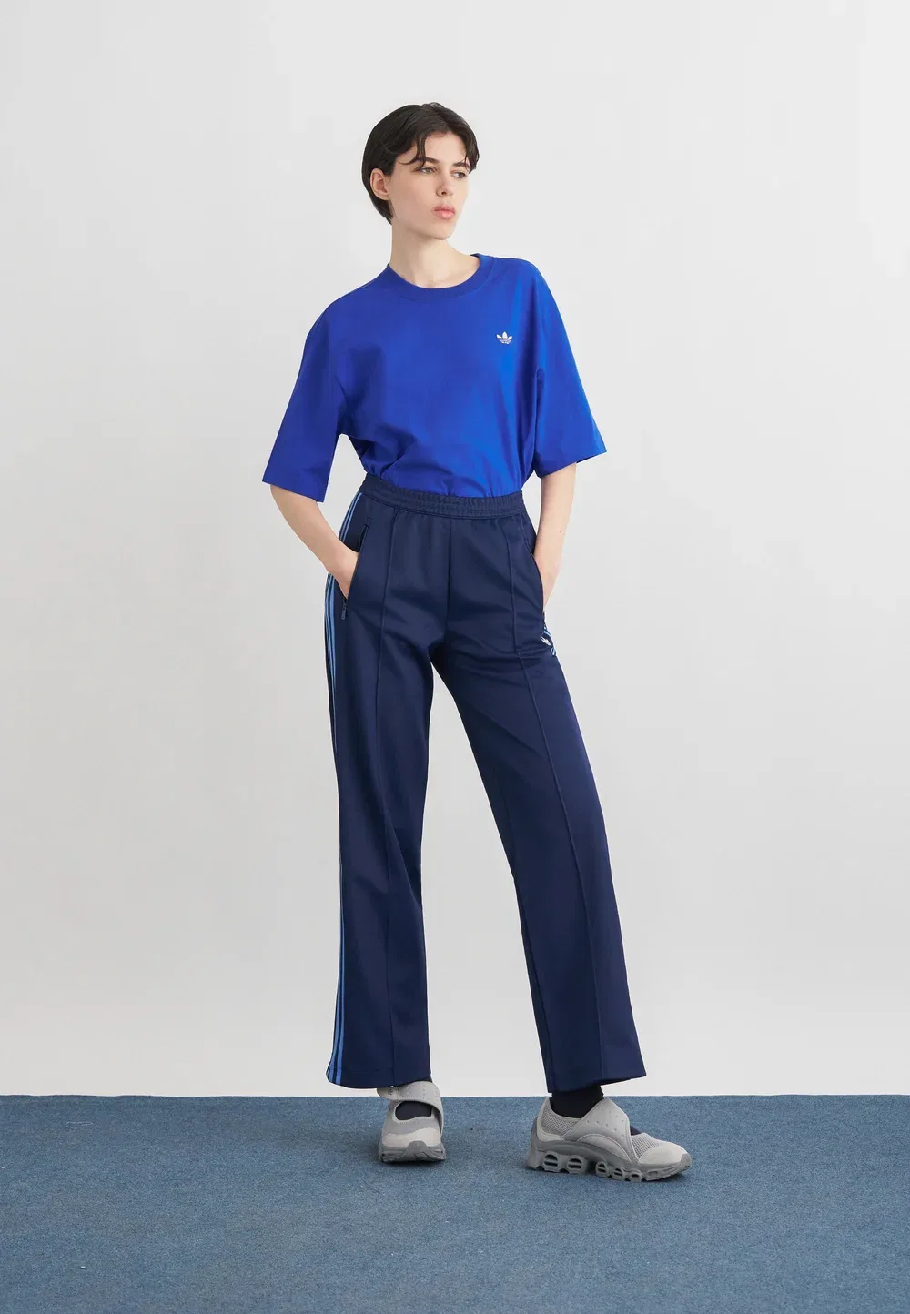 Ess tee os - базовая футболка Adidas Originals, Bold Blue — фото 2