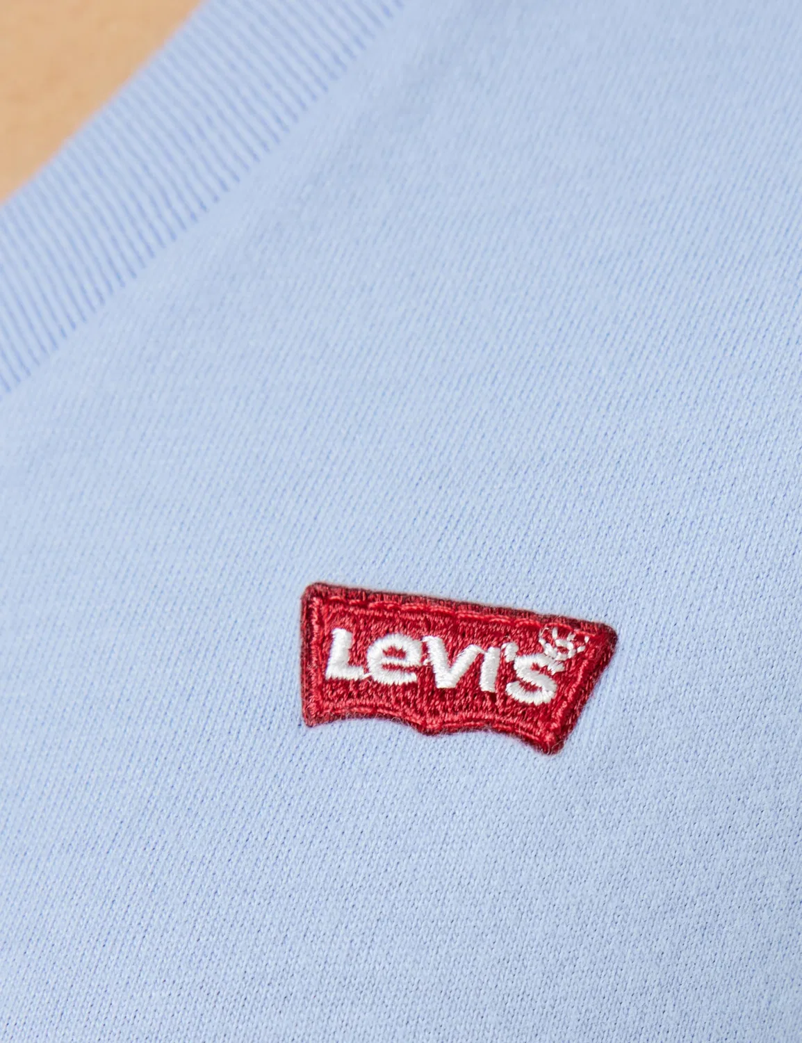 Женская футболка с V-образным вырезом Perfect Vneck Levi's, Brunnera Blue Cotton — фото 4