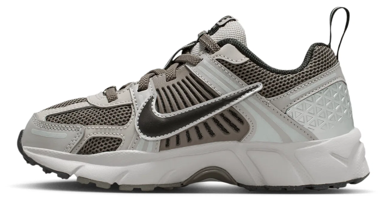 Кроссовки для мальчиков Nike Vomero 5, цвет College Grey/Cave Stone/Black — фото 2