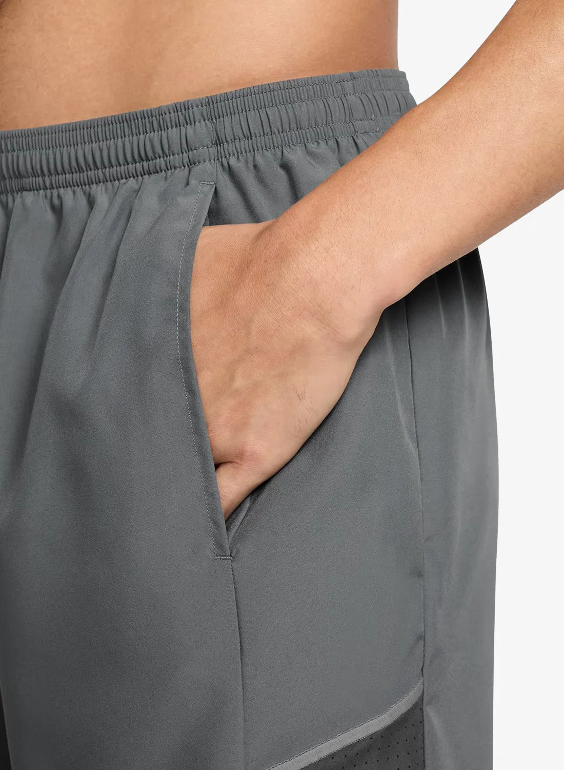 Шорты спортивные с технологией Dri-FIT Miler Ultra Nike, серый — фото 4