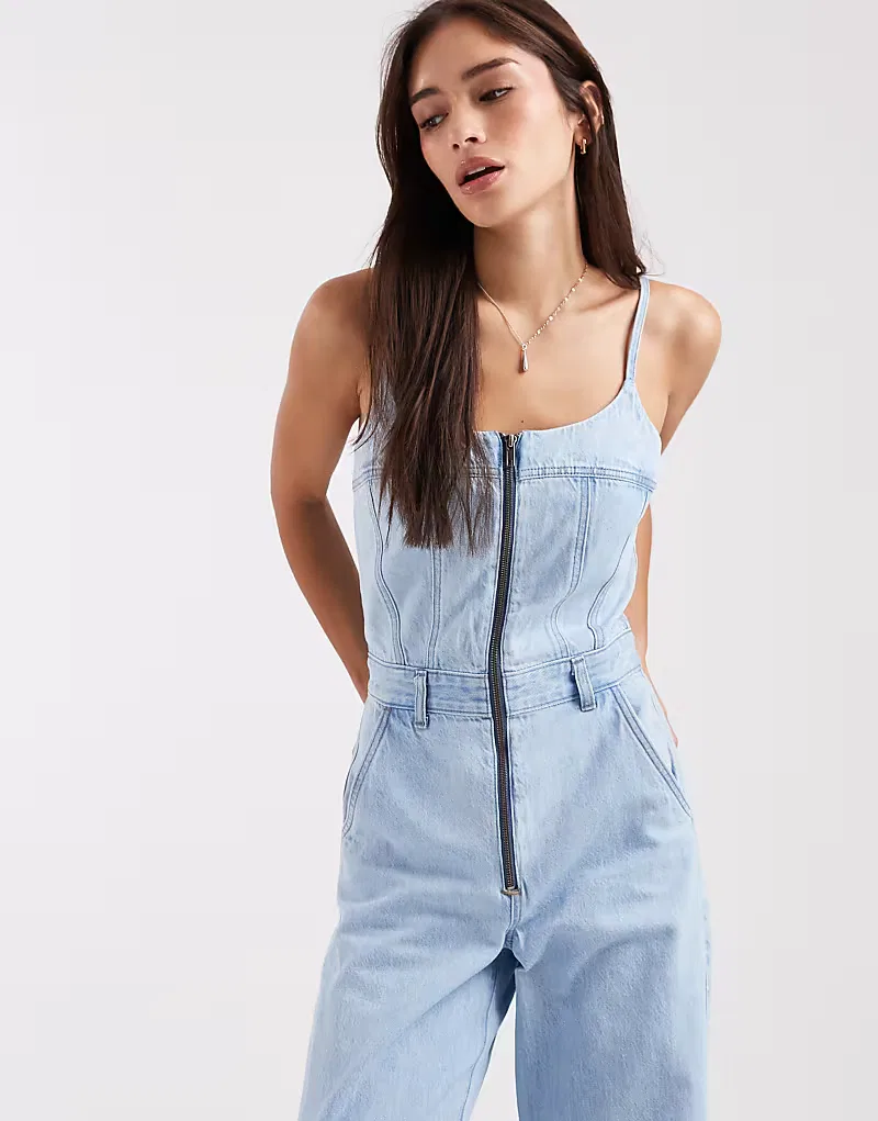 Джинсовый комбинезон-бюстье Levi's с широкими штанинами, светло-голубой — фото 2