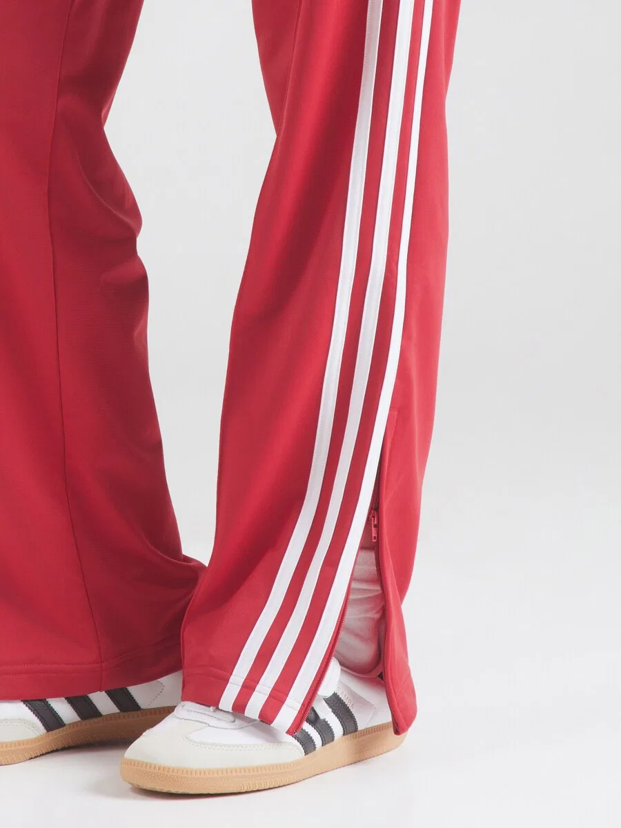 Брюки ADIDAS ORIGINALS свободного кроя 'FIREBIRD Classic' клюквенного цвета — фото 3