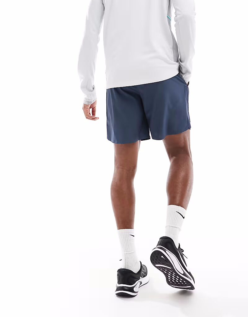 Шорты 2 в 1 Nike Running Challenger Dri-FIT 7 дюймов темно-синего цвета — фото 2