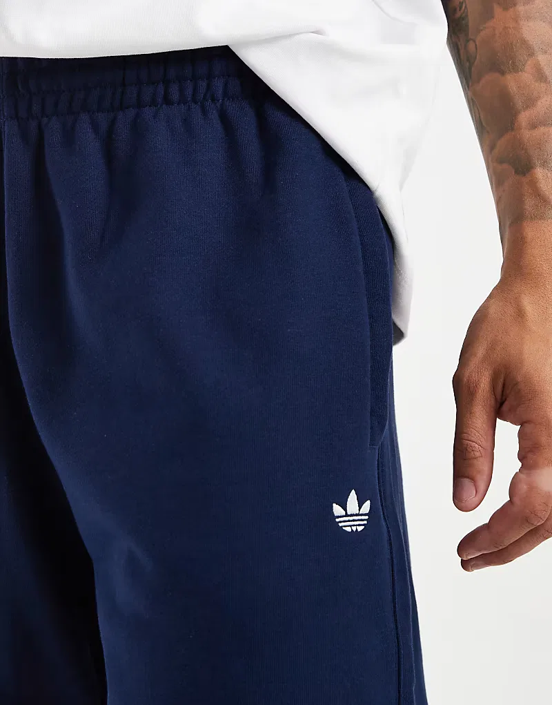 Флисовые шорты Adidas Originals Trefoil essentials ночной индиго — фото 4