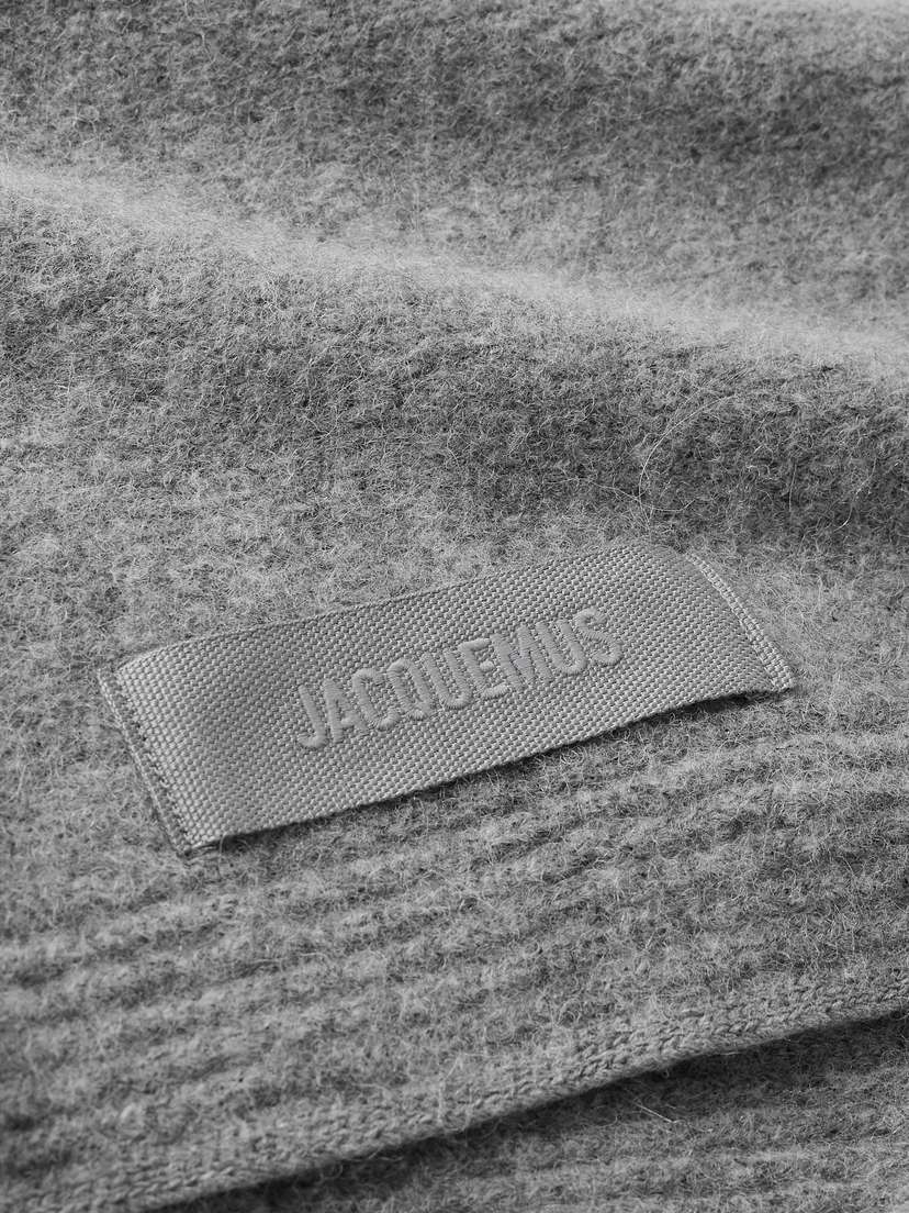 Вязаный шарф с аппликацией и начесом Jacquemus, серый — фото 2