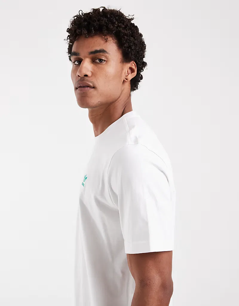 Свободная футболка Adidas Originals Essentials белого и, зеленый — фото 4