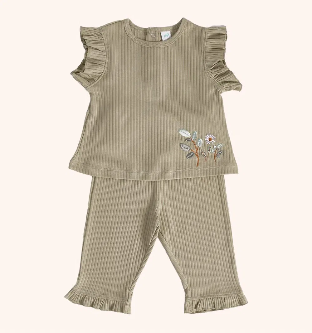 Комплект из топа и брюк с цветочным принтом The Mom Store