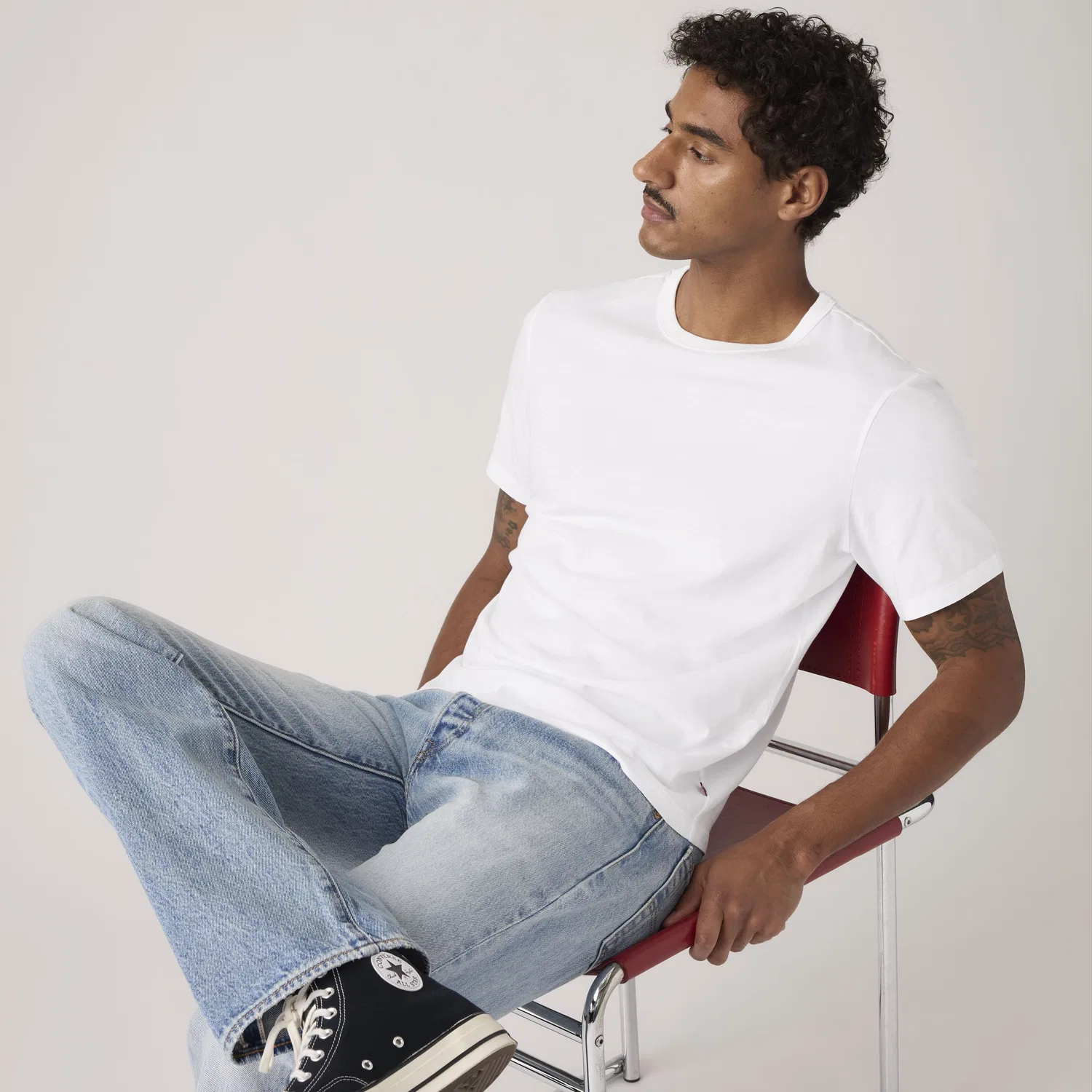 Уменьшенная в размере футболка Levi's, White