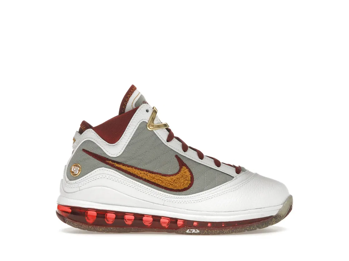 Детские кроссовки для мальчиков баскетбольные Nike LeBron 7, White/Bronze-Team Red-Wolf Grey