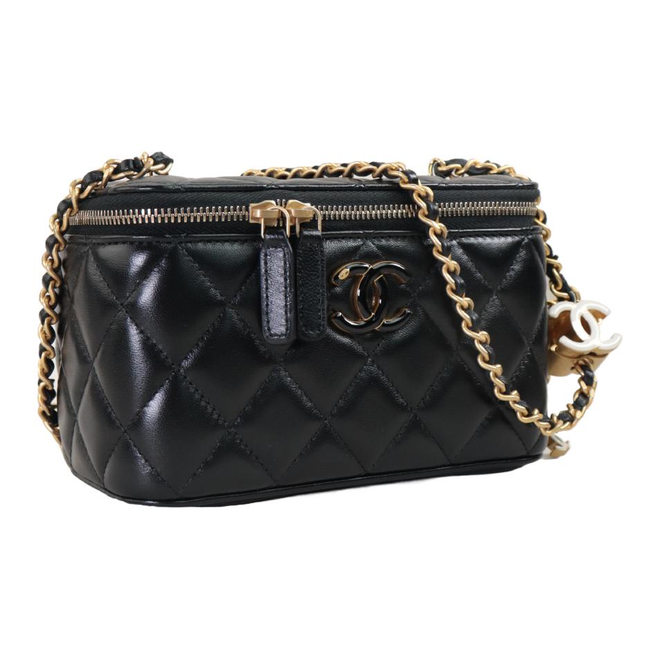 Яркая косметичка из ягненка женская черная CHANEL — фото 2