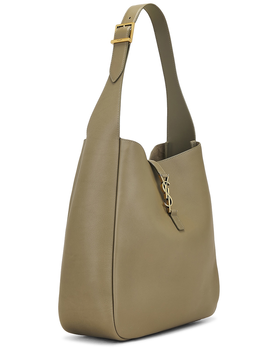 Большая элегантная сумка Le 5 A 7 Supple Hobo Saint Laurent, Strong Moss — фото 4
