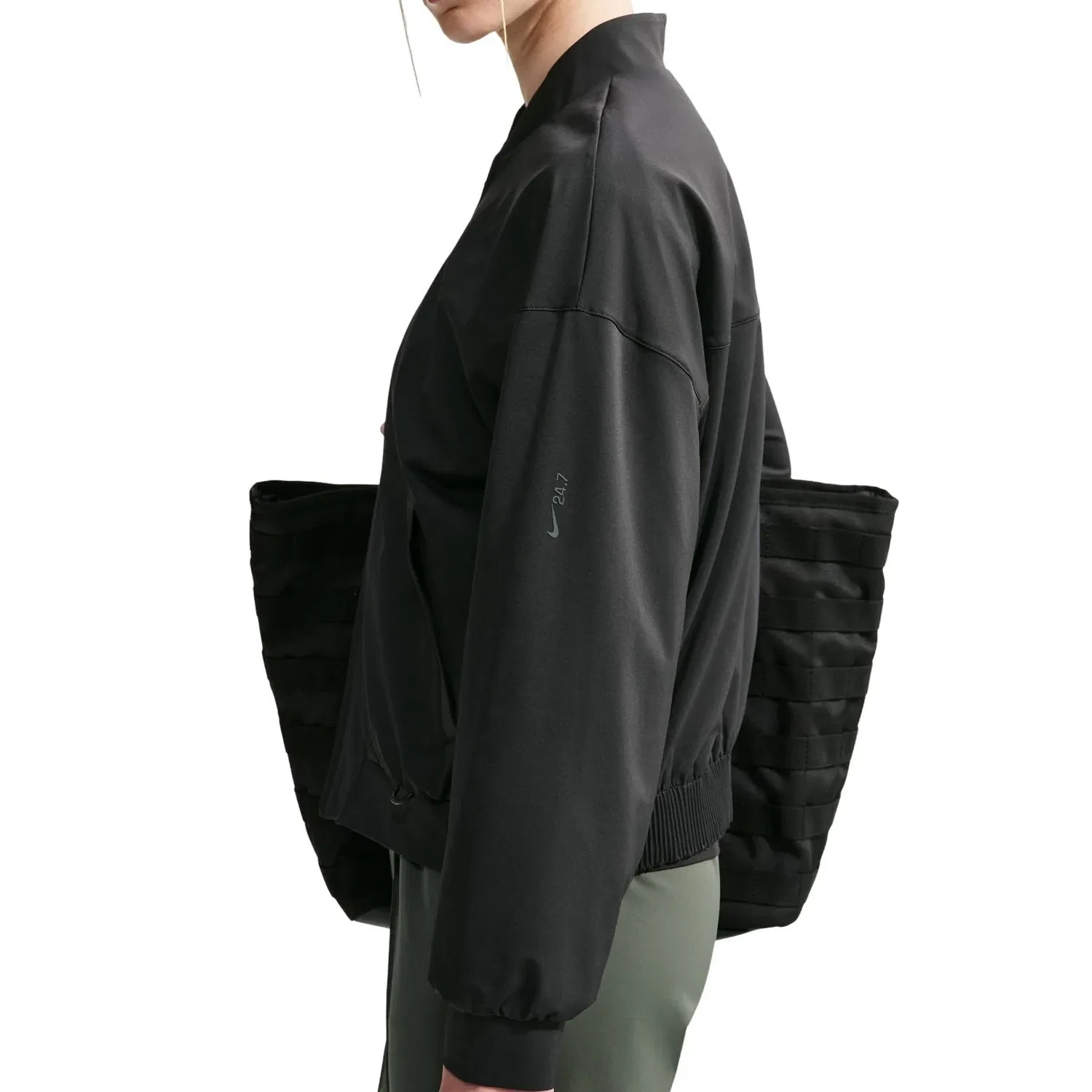 Женская куртка 24.7 PerfectStretch Dri-FIT UV Protection Oversized Bomber Jacket 'Black Dark Smoke Grey' Nike, Black/Dark Smoke Grey — фото 2