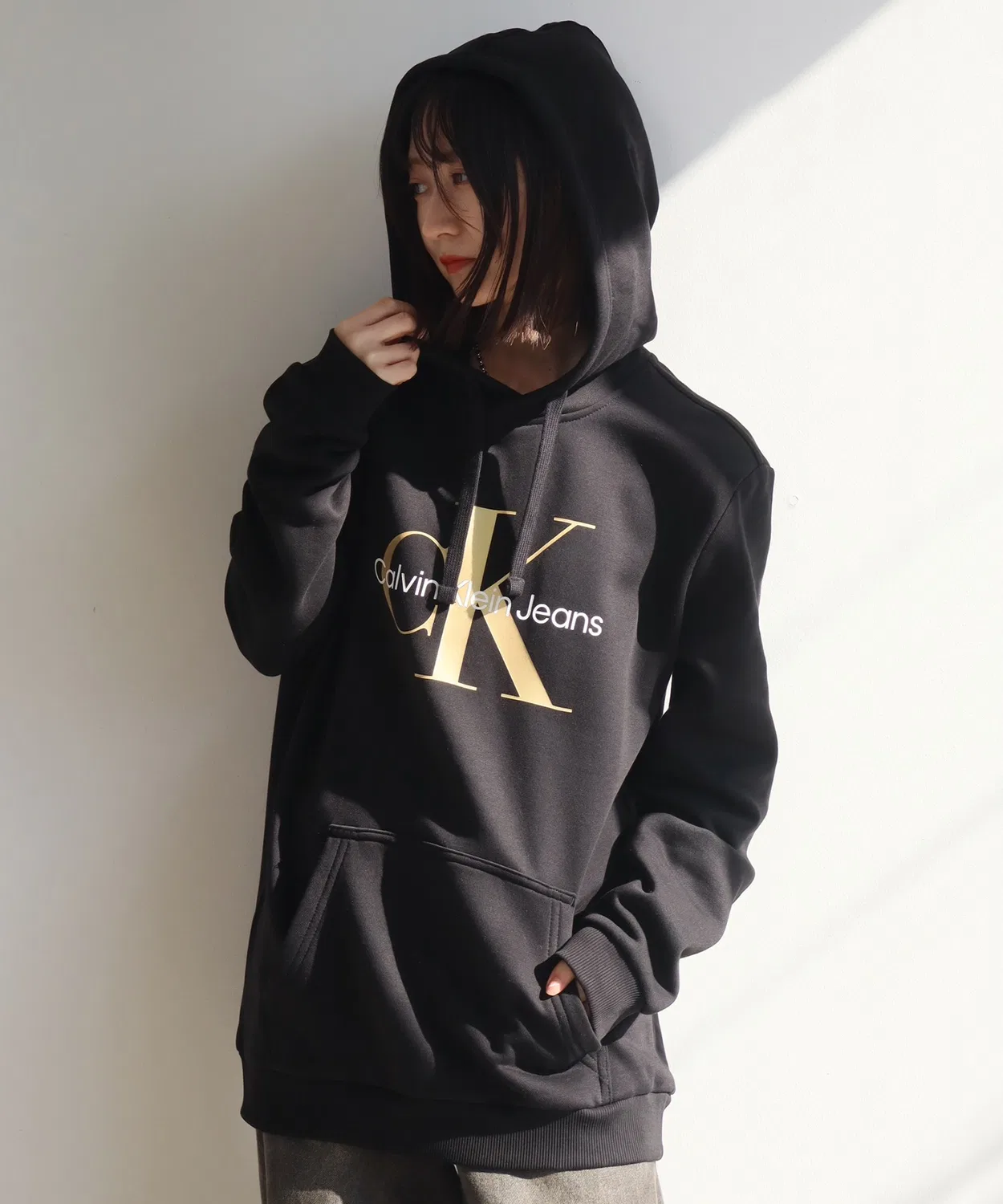 Мужское худи с длинным рукавомCalvin Klein Monogram Logo Pullover Hoodie, Black — фото 2