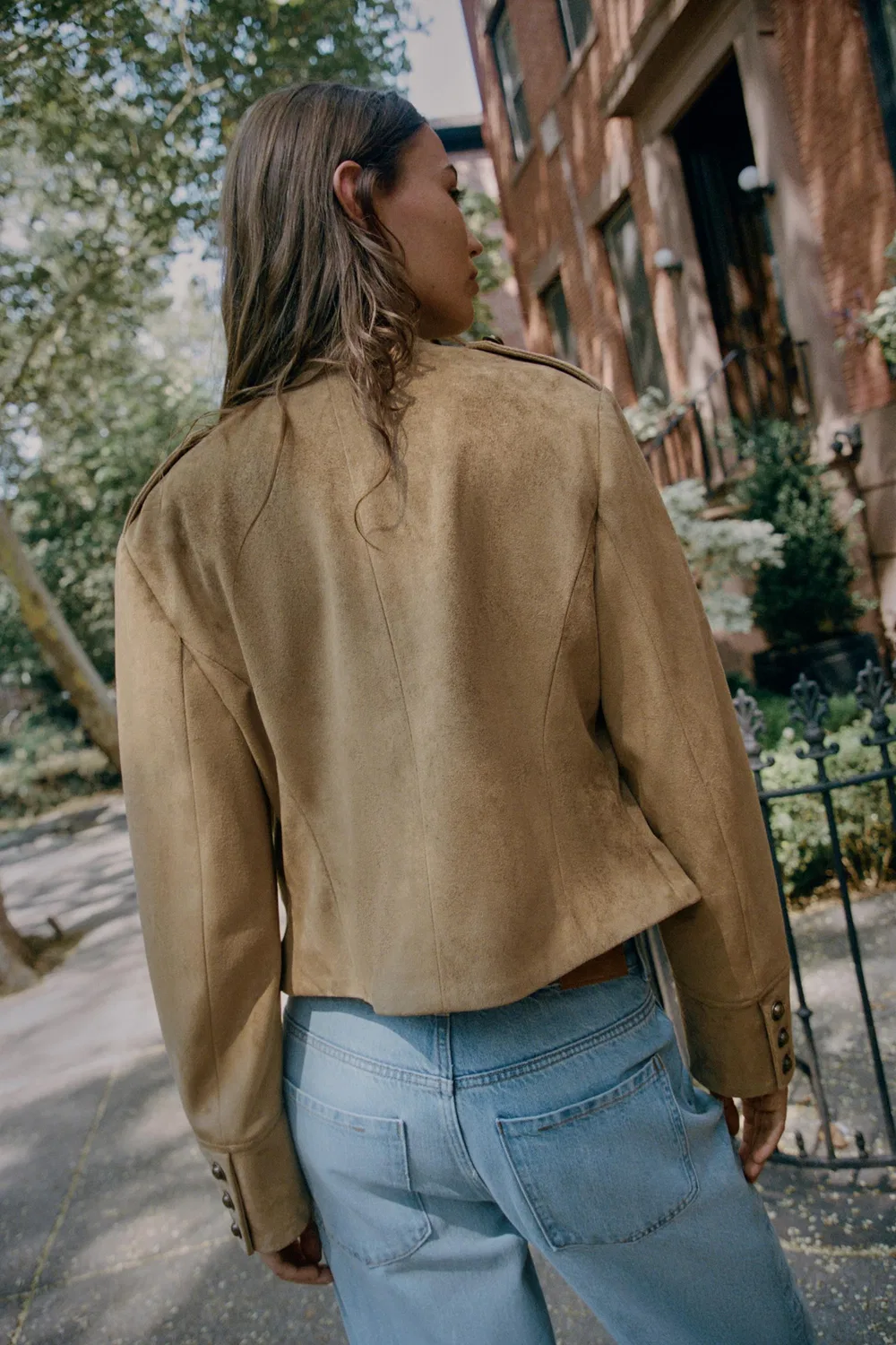 Куртка из искусственной замши с застежкой-бабочкой. ZARA, camel — фото 4