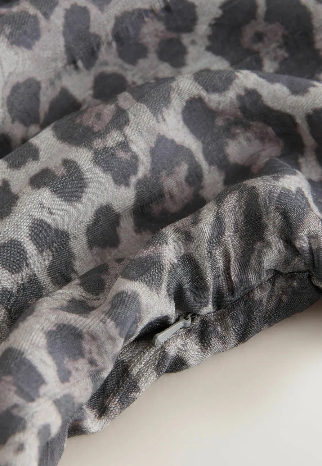 Мягкая блузка с короткими рукавами и баской Next, Grey Animal Print — фото 3