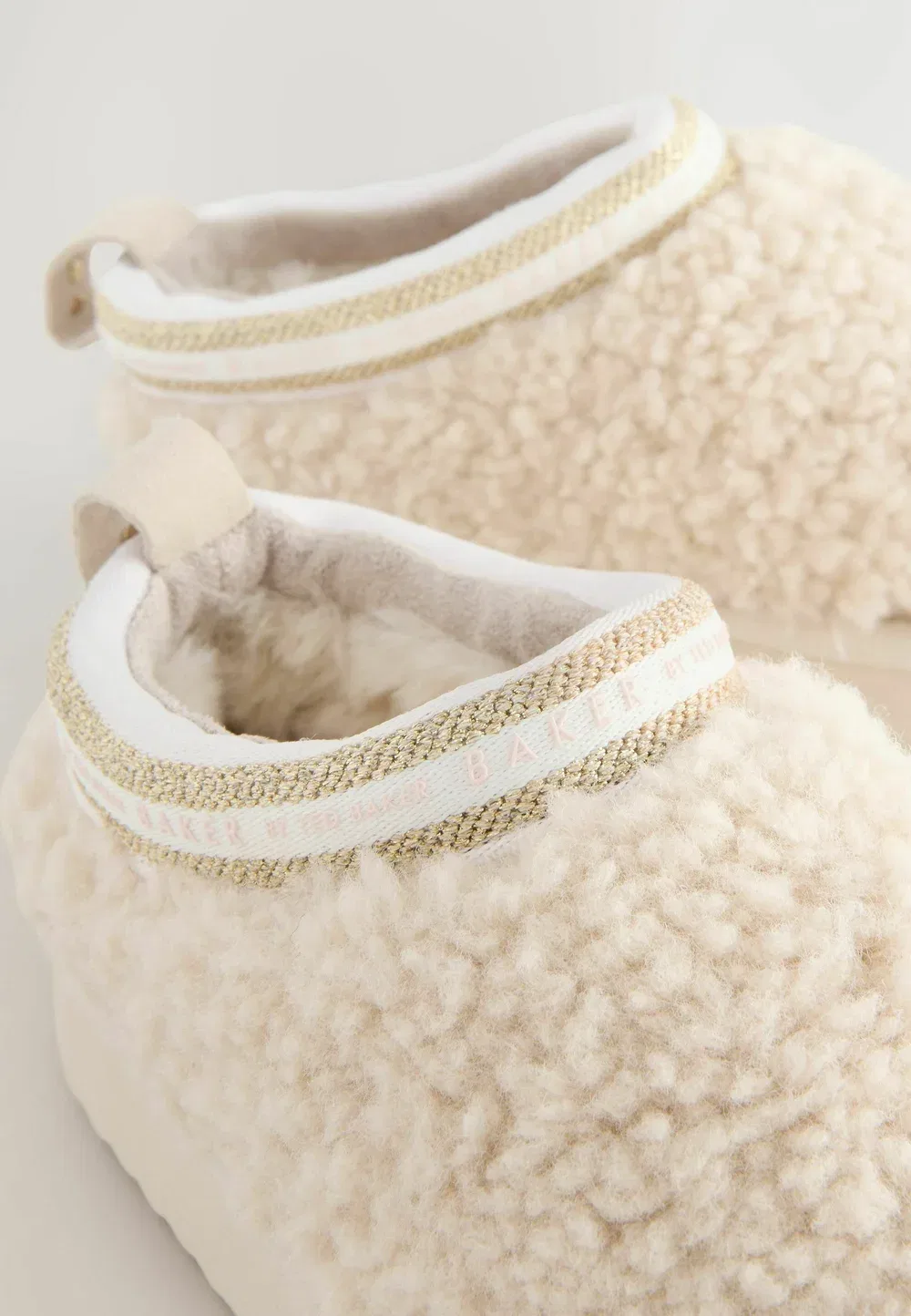 Сандалии-Шлепанцы стандартного размера Baker By Ted Baker, Cream Borg — фото 4
