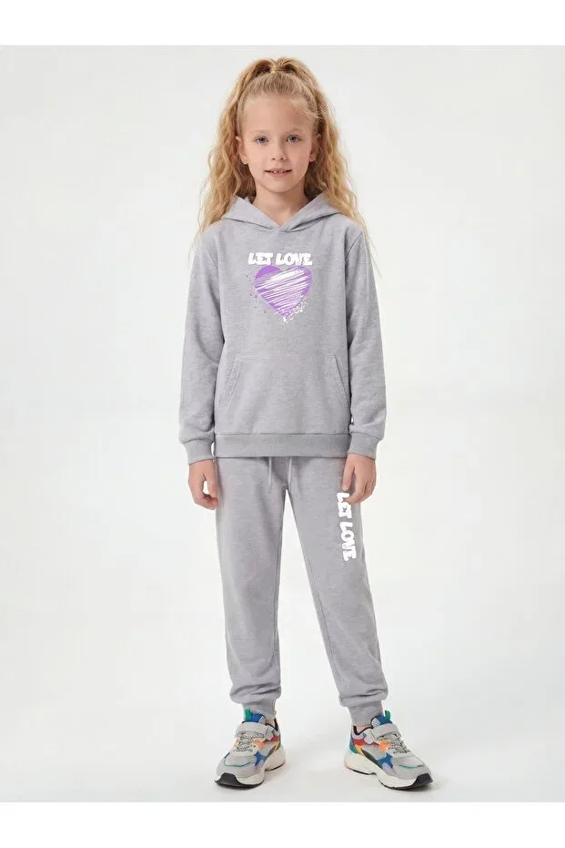 Детский комплект из свитшота и брюк с принтом Kangaroo pocket hooded love print detailed girls' tracksuit set Panios Kids, Gray — фото 2