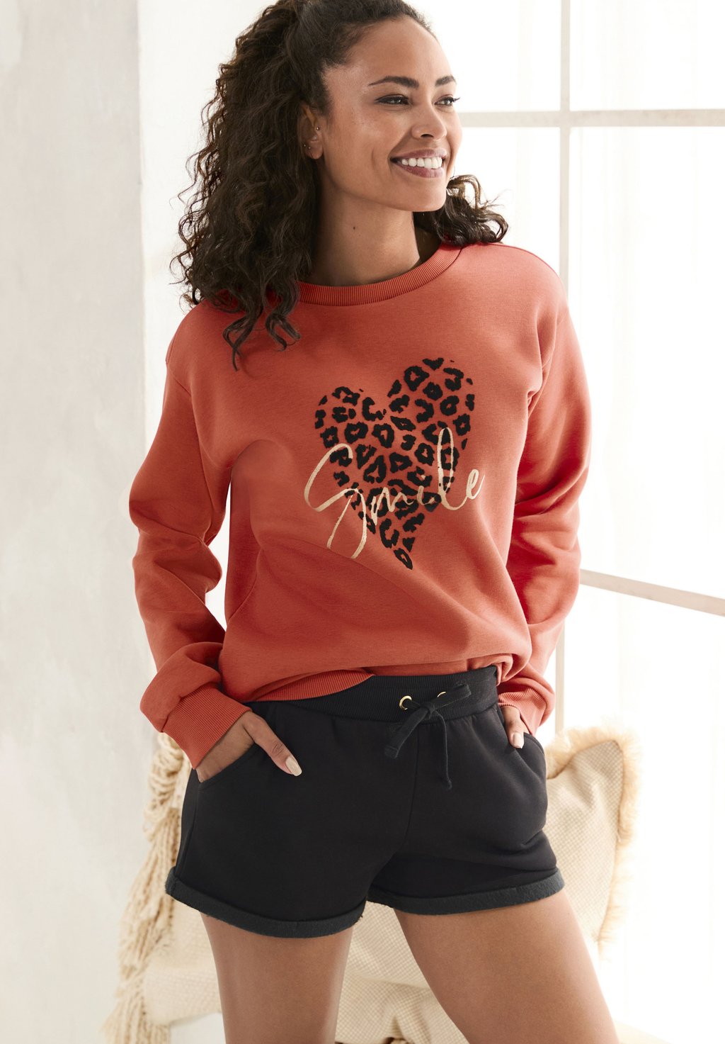 

Шорты Tracksuit bottoms LASCANA, черный