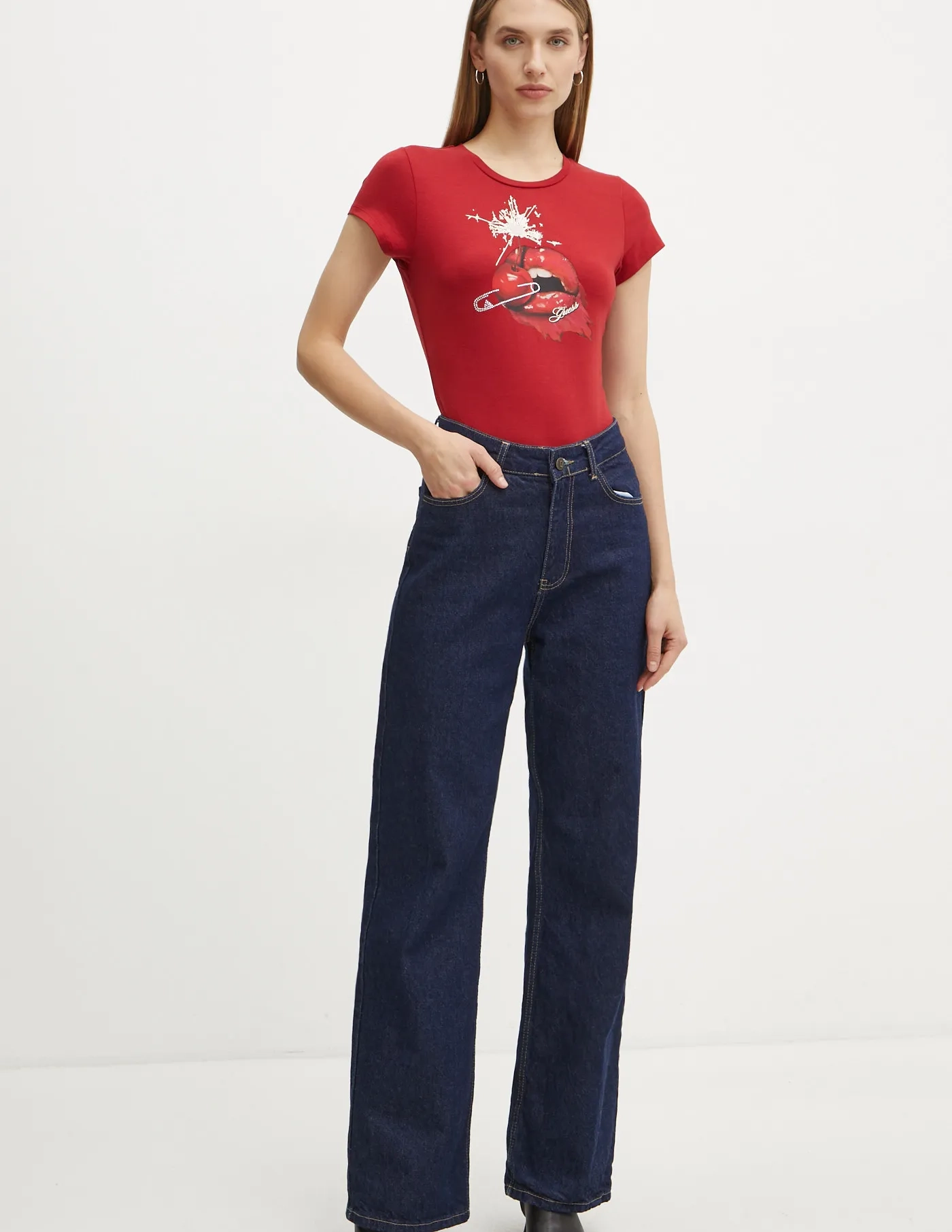 

Футболка Guess, красный