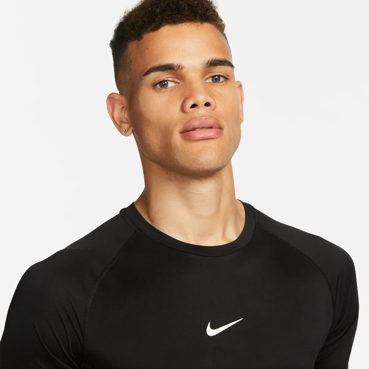 Тренировочная рубашка Nike "PRO DRI-FIT MEN'S TIGHT SHORT-SLEEVE TOP", белый — фото 3