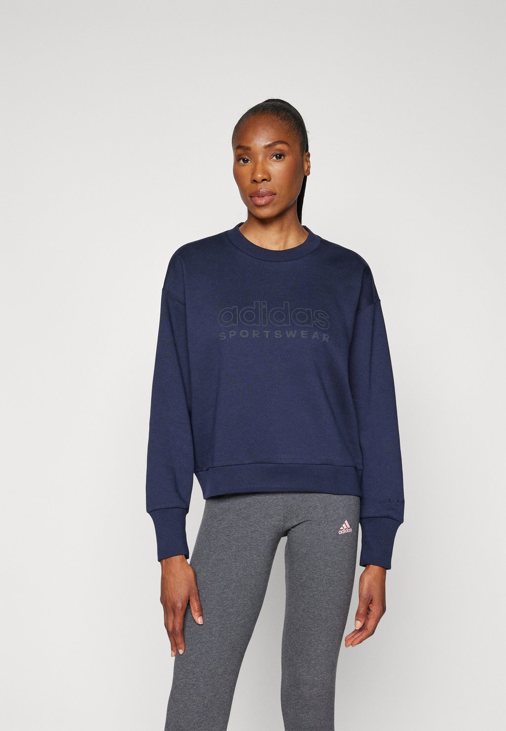 

Толстовка Graphic Loose adidas Sportswear, легенда вкл
